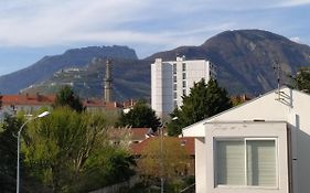 chambre individuelle très confortable avec verrou